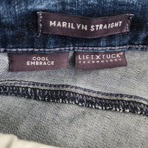 NYDJ MARILYN STRAIGHT LIFT X TUCK TECHNOLOGY DISTRESSED ROLLED HEM JEANS - Picture 7 of 8